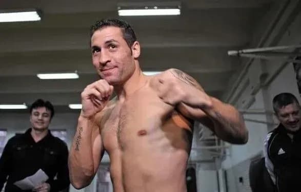 internatsionalniy-chempion-z-boksu-berinchik-otrimav-titulovanogo-supernika