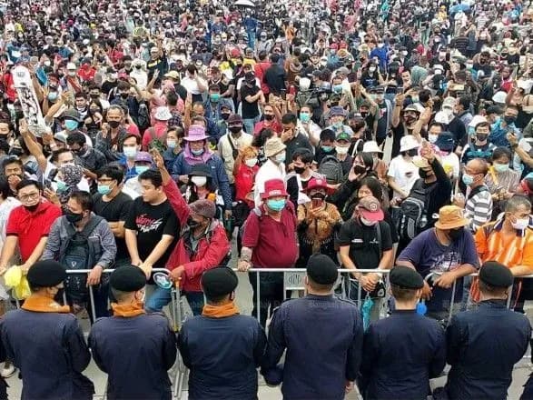 u-bangkoku-na-aktsiyu-protestu-viyshli-desyatki-tisyach-lyudey