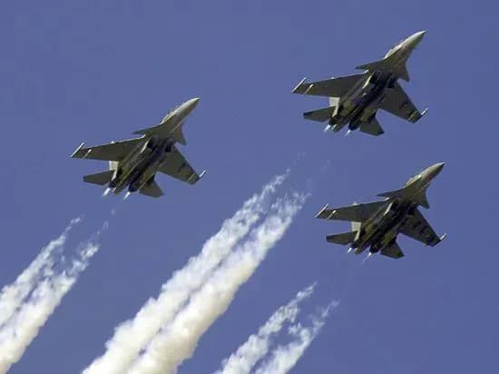 rosiya-pidnyala-vinischuvachi-na-perekhoplennya-amerikanskikh-b-52h-nad-chornim-morem