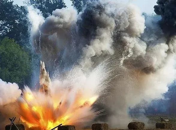 na-donbasi-troye-ukrayinskikh-biytsiv-pidirvalisya-na-vibukhovomu-pristroyi