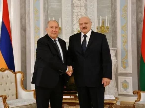 lukashenko-zaperechiv-isnuvannya-postavok-zbroyi-z-bilorusi-do-virmeniyi-ta-azerbaydzhanu