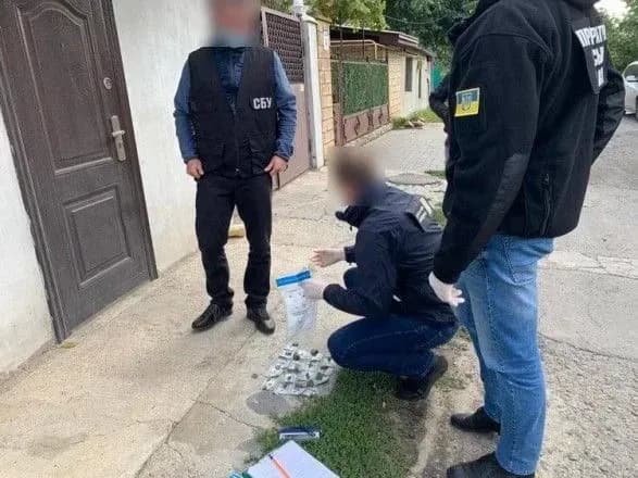 v-odesi-na-khabari-zatrimali-pratsivnika-vipravnoyi-koloniyi