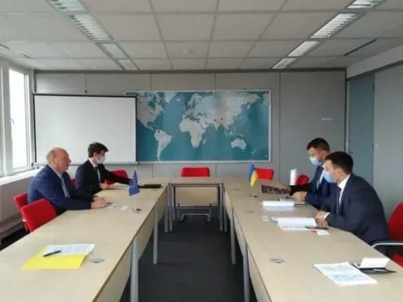 ukrayina-zaklikala-yes-vklyuchiti-liberalizatsiyu-avtoperevezen-v-onovlenu-ugodu-pro-asotsiatsiyu