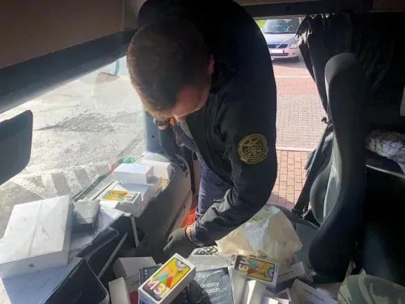 vodiy-z-polschi-nezakonno-pereviz-v-ukrayinu-tekhniku-vartistyu-mayzhe-pivmilyona-grn