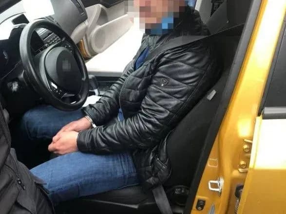 u-kiyevi-zatrimali-na-khabari-posadovtsya-derzhavnoyi-ekologichnoyi-inspektsiyi