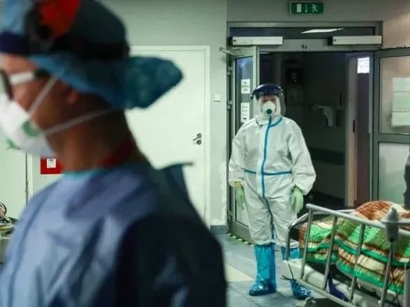 polscha-takozh-fiksuye-antirekord-za-dobu-5300-vipadkiv-covid-19