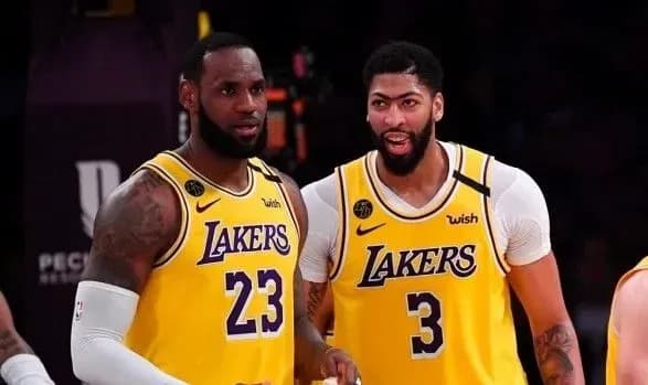 basketbol-los-andzheles-leykers-v-17-y-raz-stav-chempionom-nba