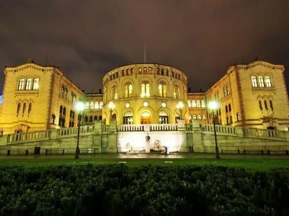 norvegiya-zvinuvatila-rosiyu-u-kiberatatsi-na-parlament-krayini