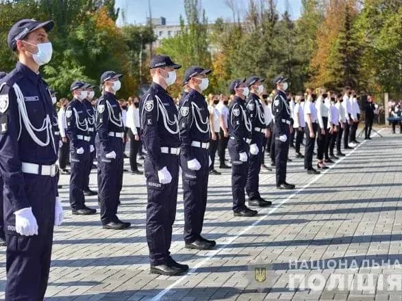 u-mariupoli-kursanti-dyui-z-chotirokh-oblastey-sklali-prisyagu-pratsivnika-natspolitsiyi