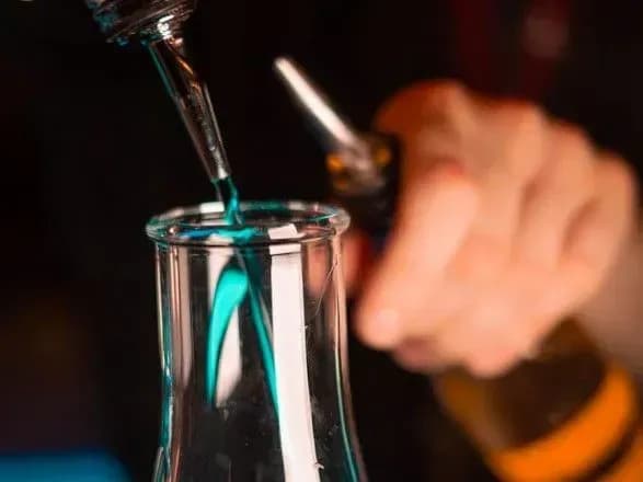 alkogolni-smaki-molodi-kardinalno-zminilisya-scho-pyut-mileniali