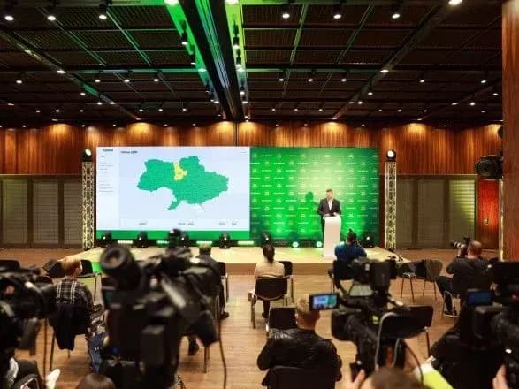 slugi-narodu-poboryutsya-za-posadi-miskikh-goliv-dvokh-oblasnikh-tsentriv-ta-krivogo-rogu