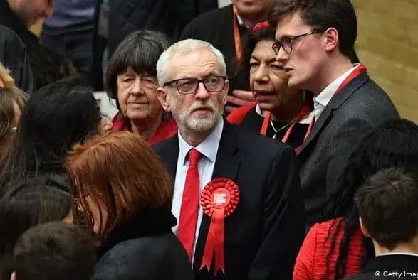 velikobritaniya-ekslider-leyboristiv-korbin-viklyucheniy-z-partiyi-na-chas-rozsliduvannya