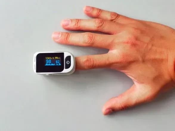 yakscho-ye-zayva-kopiyka-u-moz-poradili-ukrayintsyam-kupiti-pulsoksimetr