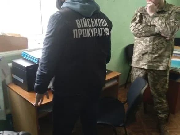 u-kirovogradskiy-oblasti-viyskovogo-komisara-pidozryuyut-u-khabarnitstvi