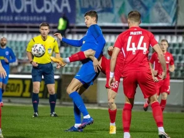 nezabitiy-penalti-supernika-dopomig-desni-zdobuti-chetvertu-peremogu-v-sezoni