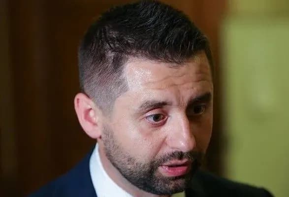 bilshist-politichnikh-sil-pogodzhuyutsya-z-perezavantazhennyam-ksu-arakhamiya