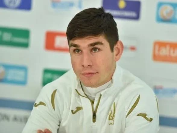 sche-troye-gravtsiv-zbirnoyi-ukrayini-zdali-pozitivni-testi-na-koronavirus