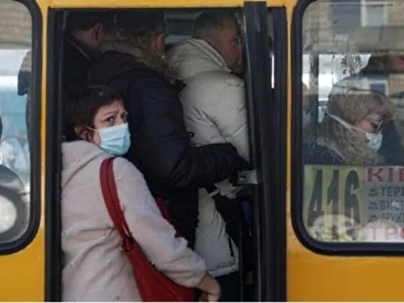 nabuv-chinnosti-zakon-pro-shtrafi-za-vidsutnist-masok-u-transporti