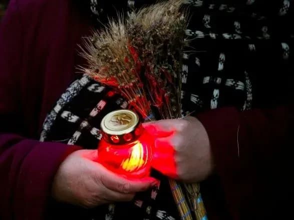 sogodni-v-ukrayini-vshanovuyut-pamyat-zhertv-golodomoriv