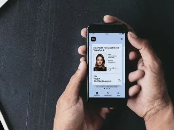 vidsogodni-ukrayintsi-mozhut-predyavlyati-e-pasporti-na-kasakh-bankiv