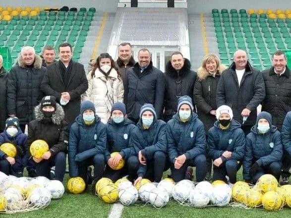 na-novomu-poli-chernigivskoyi-shkoli-yunist-mozhna-bude-provoditi-matchi-yunatskikh-zbirnikh-pavelko