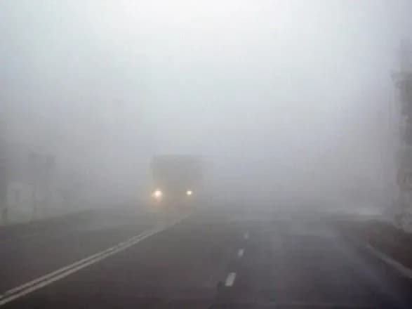 ukrayinu-okutaye-tuman-na-dorogakh-bude-nebezpechno