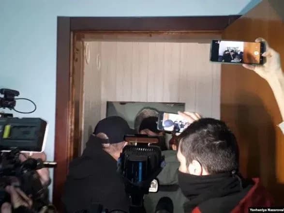 u-zaporizhzhi-rozkololas-oblrada-chastina-zasidala-pid-okhoronoyu-nevidomikh