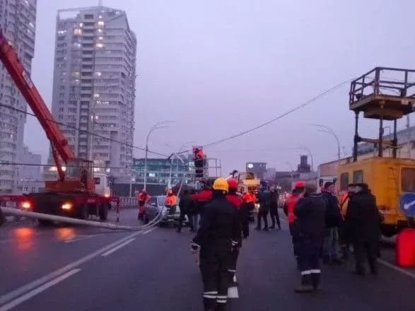 na-shulyavskomu-mostu-chastkovo-vidnovleno-rukh