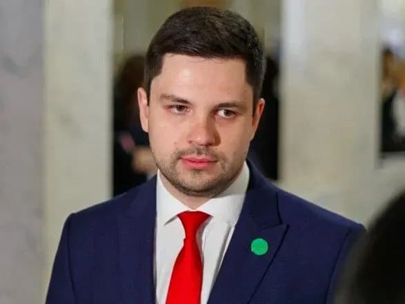 zasidannya-slugi-narodu-sogodni-fraktsiya-virishit-dolyu-shkarleta