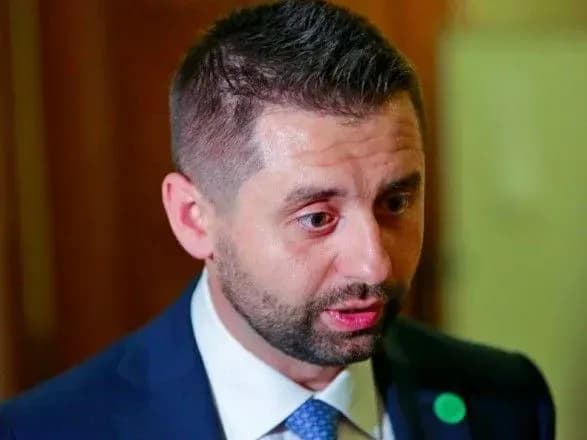 skasuvannya-movnikh-shtrafiv-dlya-biznesu-arakhamiya-rozpoviv-koli-fraktsiya-rozglyane-zakonoproekt-buzhanskogo