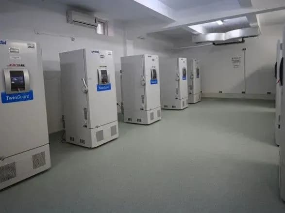 do-rumuniyi-pribuli-pershi-dozi-vaktsin-vid-covd-19