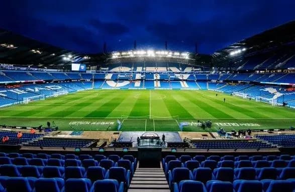 dvoye-zirkovikh-gravtsiv-manchester-siti-zarazilisya-koronavirusom