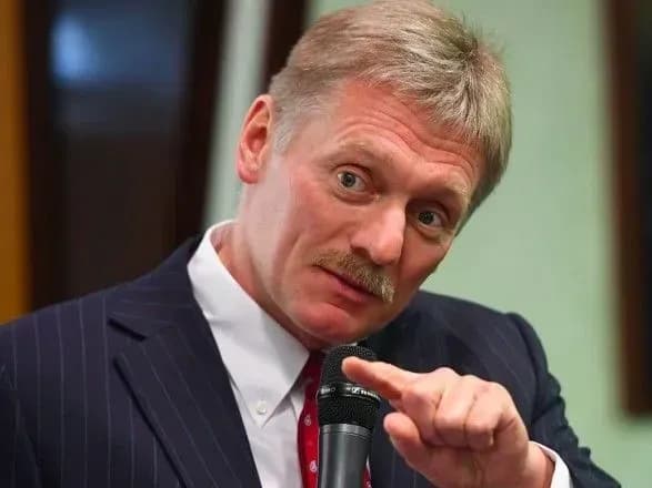 u-tkg-znayshli-rozbizhnosti-u-zayavakh-pyeskova-i-zakharovoyi-y-poradili-yikh-pomiriti