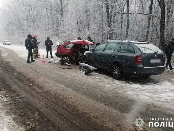 rodina-potrapila-u-smertelne-dtp-na-khmelnichchini-batki-zaginuli-ditina-u-likarni