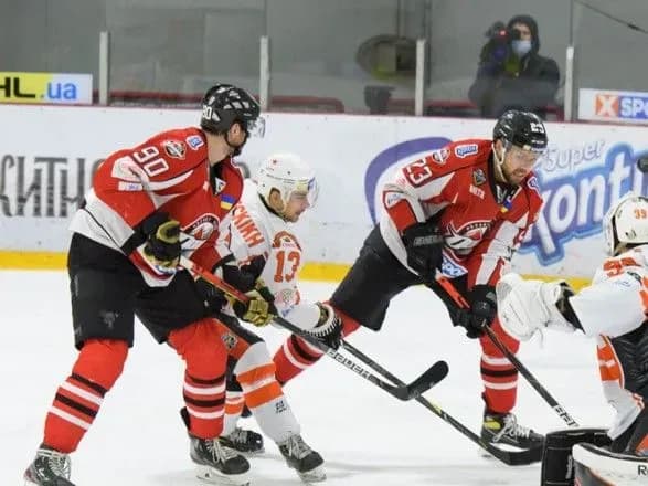 chinniy-chempion-ukrayini-z-khokeyu-zavdav-porazki-khk-donbas