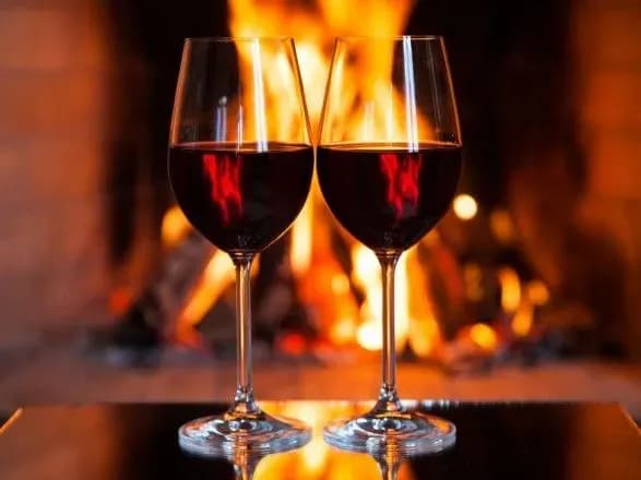 oberezhno-vcheni-kembridzhu-zyasuvali-yak-rozmir-kelikhu-vplivaye-na-kilkist-vipitogo-alkogolyu