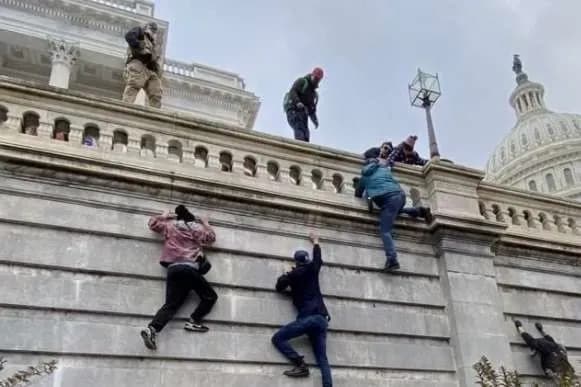 u-ssha-povidomili-scho-prikhilniki-trampa-mozhut-povtoriti-shturm-kapitoliyu-pered-inavguratsiyeyu-baydena