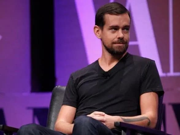 glava-twitter-zayaviv-scho-zablokuvati-trampa-bulo-pravilnim-rishennyam