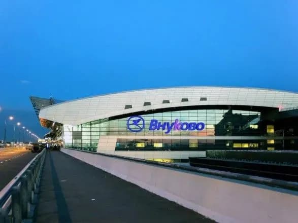 mi-gidno-zustrili-litaki-z-nimechchini-u-41-mu-u-vnukovo-vidreaguvali-na-prilit-navalnogo