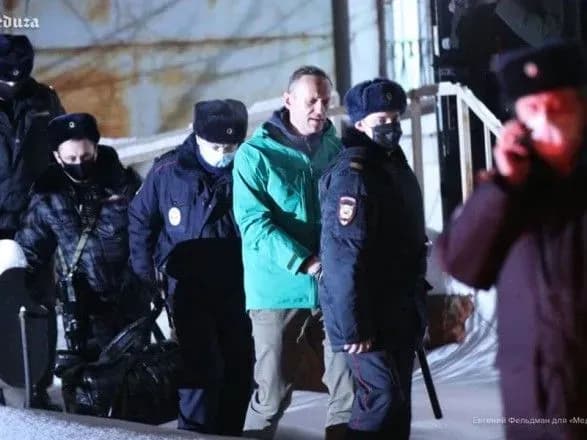 navalniy-bude-siditi-u-matroskiy-tishi