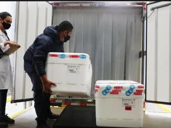 vaktsinatsiya-v-braziliyi-pochalas-z-nestachi-ingrediyentiv-dlya-vaktsin