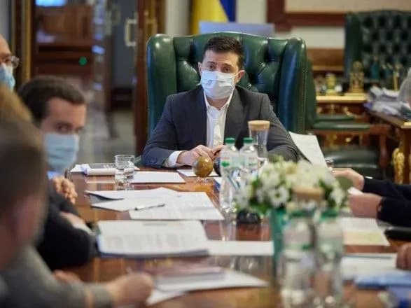 na-bankoviy-nareshti-pomitili-scho-krayina-poterpaye-vid-negodi-zelenskiy-zibrav-vazhlivu-naradu