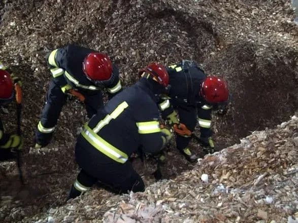 u-khmelnitskomu-robitnik-u-kotelni-potrapiv-u-shnek-i-zaginuv