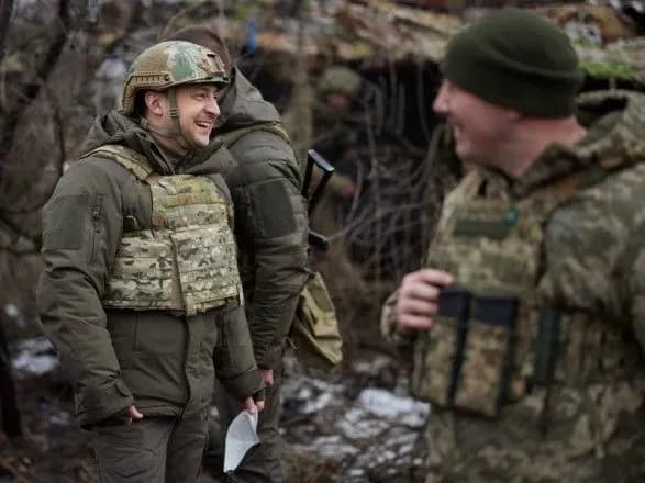 zelenskiy-vidvidav-peredovu-i-zayaviv-pro-neobkhidnist-rotatsiyi-vischogo-ofitserskogo-skladu