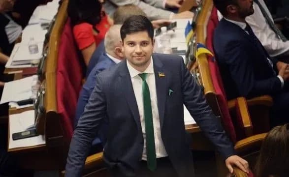 slugi-proveli-u-fraktsiyi-golosuvannya-schodo-rozglyadu-zakonu-pro-zbroyu-rezultati