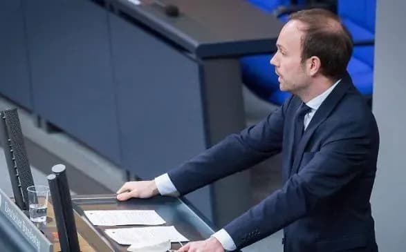 deputat-nimetskogo-bundestagu-zayaviv-pro-vikhid-iz-politiki-cherez-skandal-iz-medichnimi-maskami