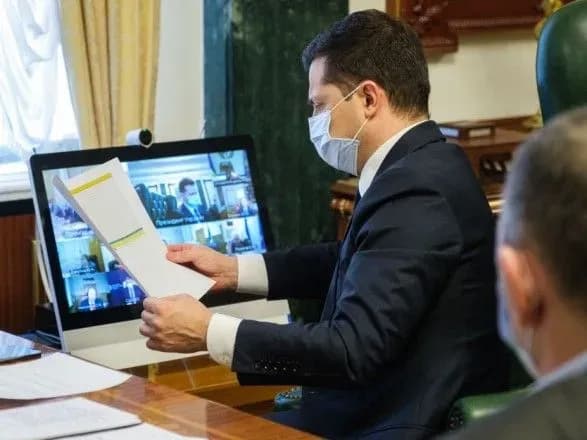 zelenskiy-zibrav-naradu-z-kerivnitstvom-vr-ta-nardepami-govorili-pro-zakhist-vid-kolektoriv-i-sche-nizku-zakonoproektiv