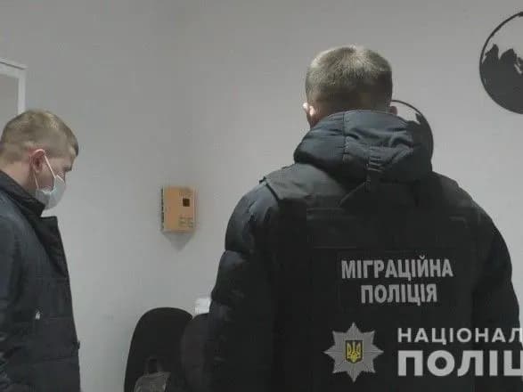 na-rivnenschini-vlasnitsya-turagentsiyi-prodavala-falshivi-dovidki-pro-vidsutnist-covid-19