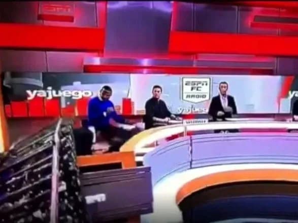 u-kolumbiyi-u-pryamomu-efiri-na-zhurnalista-vpav-ekran