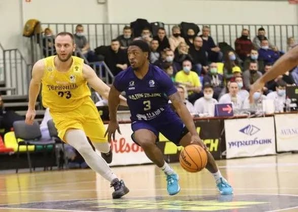 basketbol-budivelnik-obigrav-ternopil-i-zavoyuvav-tretyu-pospil-peremogu-v-superlizi